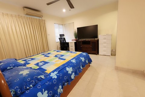 Casa de 5 dormitorios en Pattaya, Tailandia № 80713 - foto 23