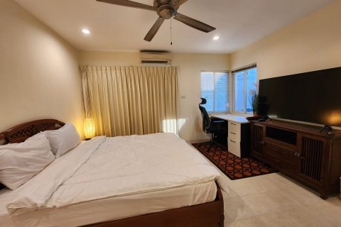 Casa de 5 dormitorios en Pattaya, Tailandia № 80713 - foto 8