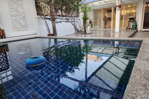 Casa de 5 dormitorios en Pattaya, Tailandia № 80713 - foto 11