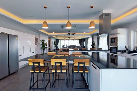 Condominio de 4 dormitorios en Pattaya, Tailandia № 80709 - foto 11