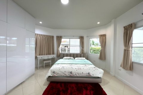 Casa de 3 dormitorios en Pattaya, Tailandia № 126856 - foto 15