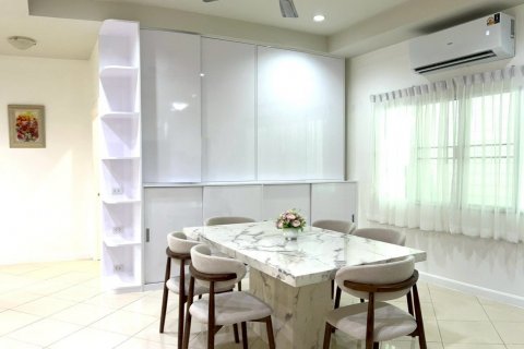 Casa de 3 dormitorios en Pattaya, Tailandia № 126856 - foto 10