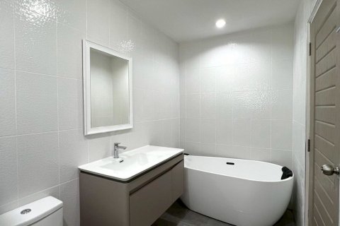 Casa de 3 dormitorios en Pattaya, Tailandia № 126856 - foto 18