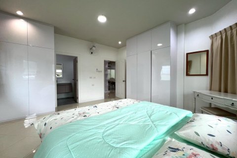 Casa de 3 dormitorios en Pattaya, Tailandia № 126856 - foto 16
