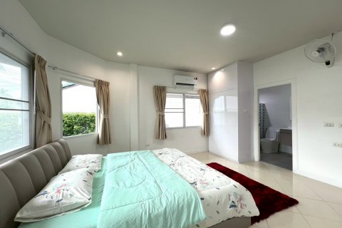 Casa de 3 dormitorios en Pattaya, Tailandia № 126856 - foto 14