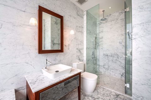 Condominio de 2 dormitorios en Watthana, Bangkok, Tailandia № 99466 - foto 13