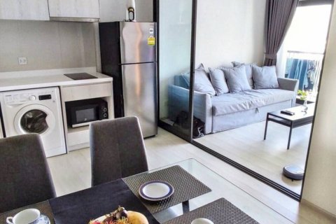 Condominio de 1 dormitorio en Khlong Toei, Bangkok, Tailandia № 125807 - foto 2