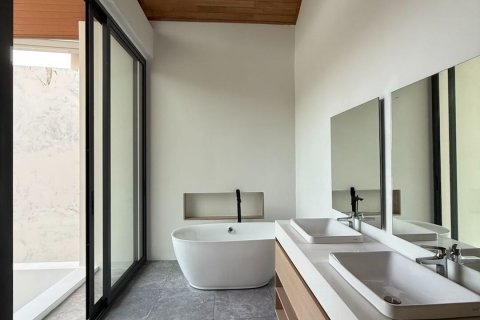 Chalet de 4 dormitorios en Bang Tao, Tailandia № 79607 - foto 9