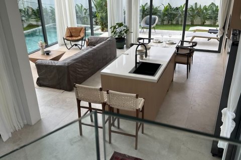Chalet de 4 dormitorios en Bang Tao, Tailandia № 79607 - foto 2