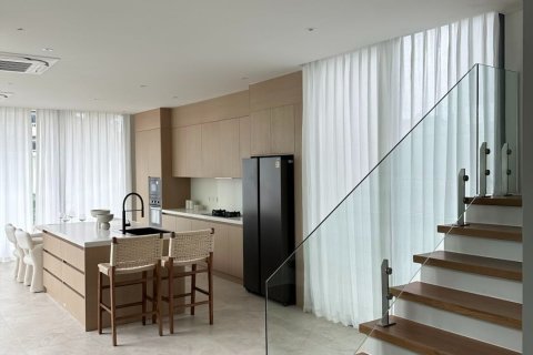 Chalet de 4 dormitorios en Bang Tao, Tailandia № 79607 - foto 7
