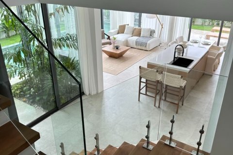 Chalet de 4 dormitorios en Bang Tao, Tailandia № 79607 - foto 4
