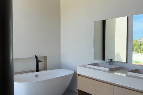 Chalet de 4 dormitorios en Bang Tao, Tailandia № 79607 - foto 14