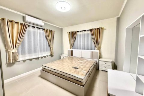 Casa de 4 dormitorios en Pattaya, Tailandia № 125783 - foto 8