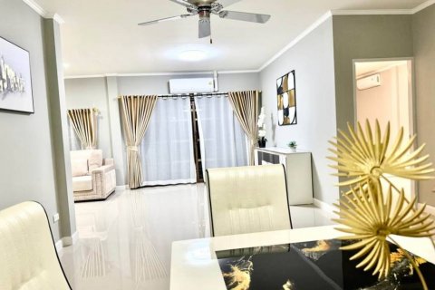 Casa de 4 dormitorios en Pattaya, Tailandia № 125783 - foto 5