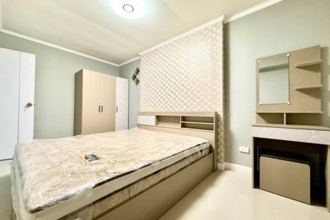 Casa de 4 dormitorios en Pattaya, Tailandia № 125783 - foto 9