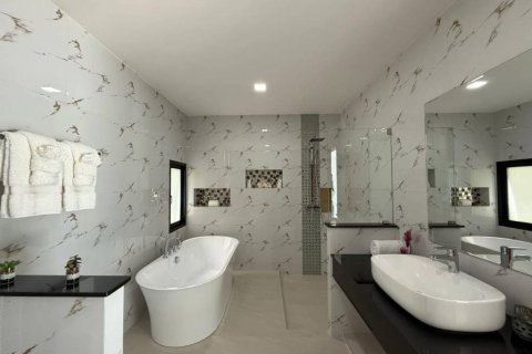 Villa in Krabi, Thailand 7 Schlafzimmer № 125777 - Foto 10