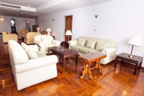 Condominio de 4 dormitorios en Watthana, Bangkok, Tailandia № 76687 - foto 2