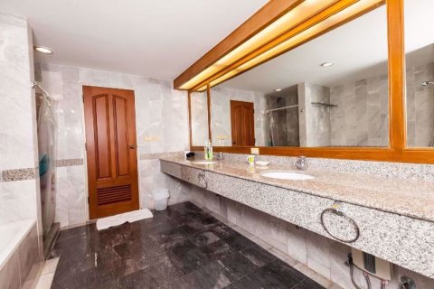 Condominio de 4 dormitorios en Watthana, Bangkok, Tailandia № 76687 - foto 12