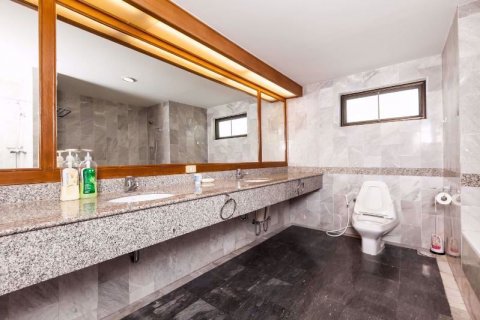 Condominio de 4 dormitorios en Watthana, Bangkok, Tailandia № 76687 - foto 22