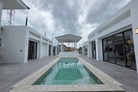 House in Pattaya, Thailand 5 bedrooms № 130364