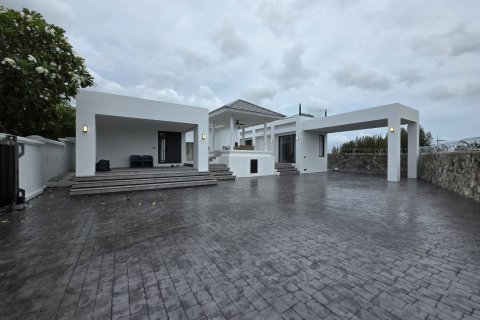 Casa de 5 dormitorios en Pattaya, Tailandia № 130364 - foto 2