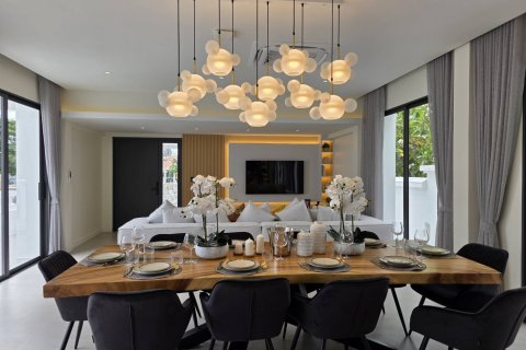 Casa de 5 dormitorios en Pattaya, Tailandia № 130364 - foto 10