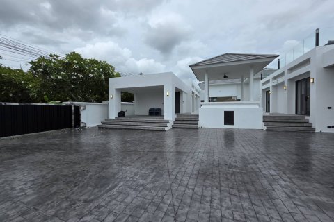Casa de 5 dormitorios en Pattaya, Tailandia № 130364 - foto 3