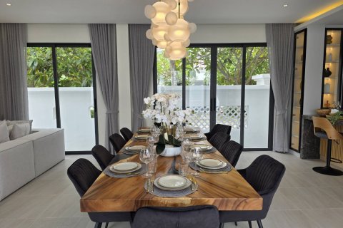 Casa de 5 dormitorios en Pattaya, Tailandia № 130364 - foto 9