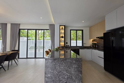 Casa de 5 dormitorios en Pattaya, Tailandia № 130364 - foto 17