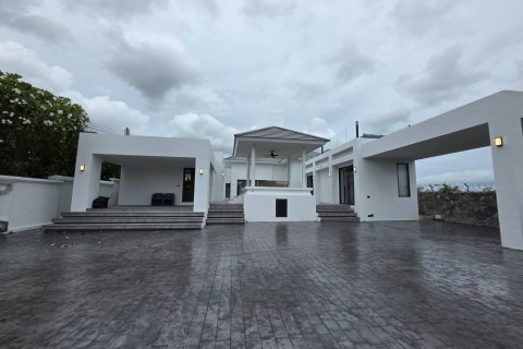 Casa de 5 dormitorios en Pattaya, Tailandia № 130364 - foto 4