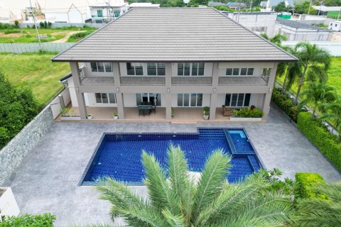 Casa de 5 dormitorios en Pattaya, Tailandia № 130361 - foto 8