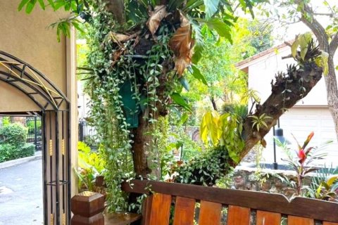 Casa de 5 dormitorios en Pattaya, Tailandia № 132355 - foto 10