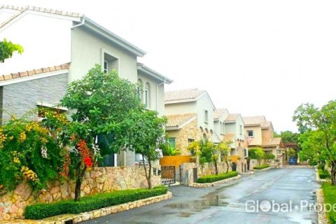 Maison à Pattaya, Thaïlande 5 chambres № 132355