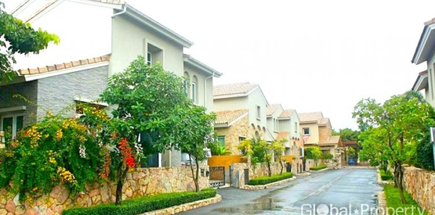 Casa de 5 dormitorios en Pattaya, Tailandia № 132355