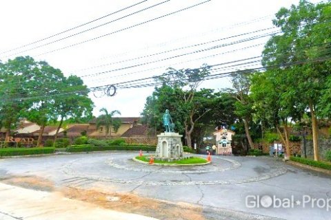Casa de 5 dormitorios en Pattaya, Tailandia № 132355 - foto 15