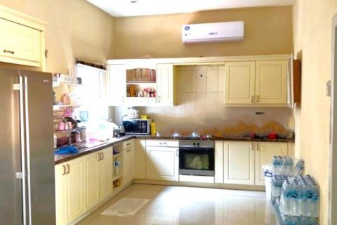Casa de 5 dormitorios en Pattaya, Tailandia № 132355 - foto 12