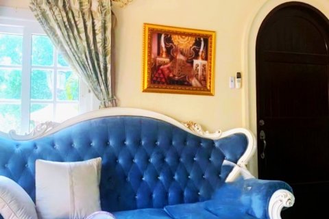 Casa de 5 dormitorios en Pattaya, Tailandia № 132355 - foto 4