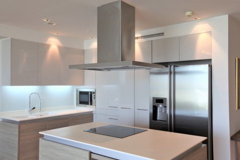 Condo in Bangkok, Thailand, 2 bedrooms № 80783 - photo 3
