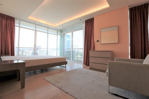 Condo in Bangkok, Thailand, 2 bedrooms № 80783 - photo 2