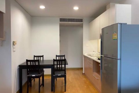 Condominio de 2 dormitorios en Phra Khanong, Bangkok, Tailandia № 85028 - foto 5