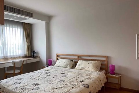Condominio de 2 dormitorios en Phra Khanong, Bangkok, Tailandia № 85028 - foto 7