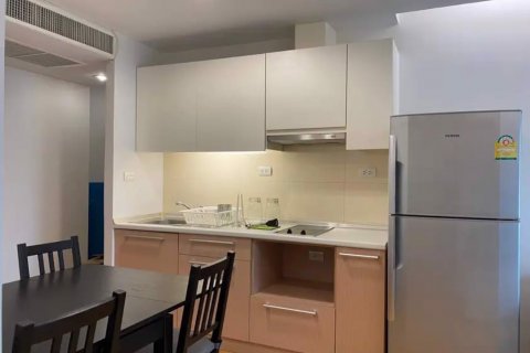 Condominio de 2 dormitorios en Phra Khanong, Bangkok, Tailandia № 85028 - foto 4
