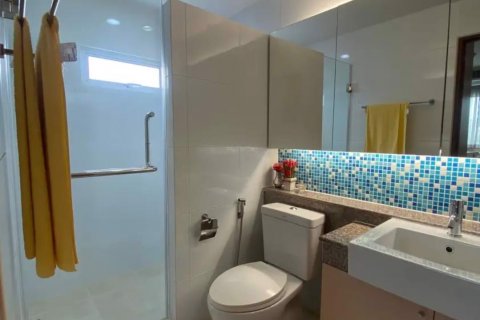 Condominio de 2 dormitorios en Phra Khanong, Bangkok, Tailandia № 85028 - foto 11