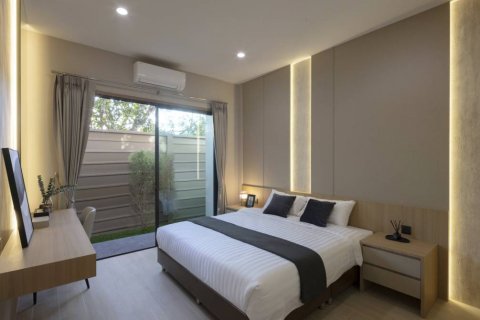 Chalet de 4 dormitorios en Pattaya, Tailandia № 125849 - foto 4
