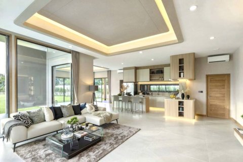 Chalet de 4 dormitorios en Pattaya, Tailandia № 125849