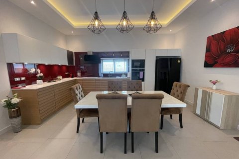 Chalet de 3 dormitorios en Hua Hin, Tailandia № 132709 - foto 10