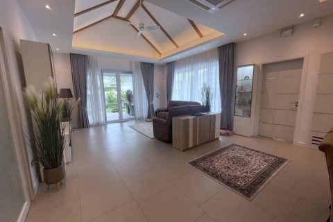 Chalet de 3 dormitorios en Hua Hin, Tailandia № 132709 - foto 9