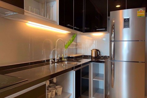 Condominio de 2 dormitorios en Khlong Toei, Bangkok, Tailandia № 77127 - foto 9
