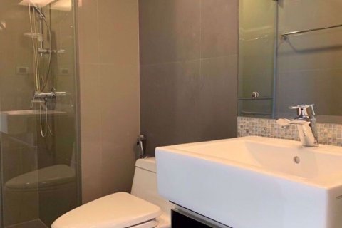 Condominio de 2 dormitorios en Khlong Toei, Bangkok, Tailandia № 77127 - foto 11