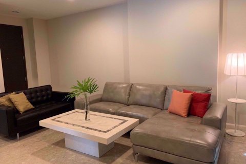 Condominio de 2 dormitorios en Khlong Toei, Bangkok, Tailandia № 77127 - foto 4